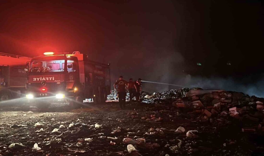 Burdur’da, gece saatlerinde Burdur Belediyesi Katı Atık Tesisi çöp depolama