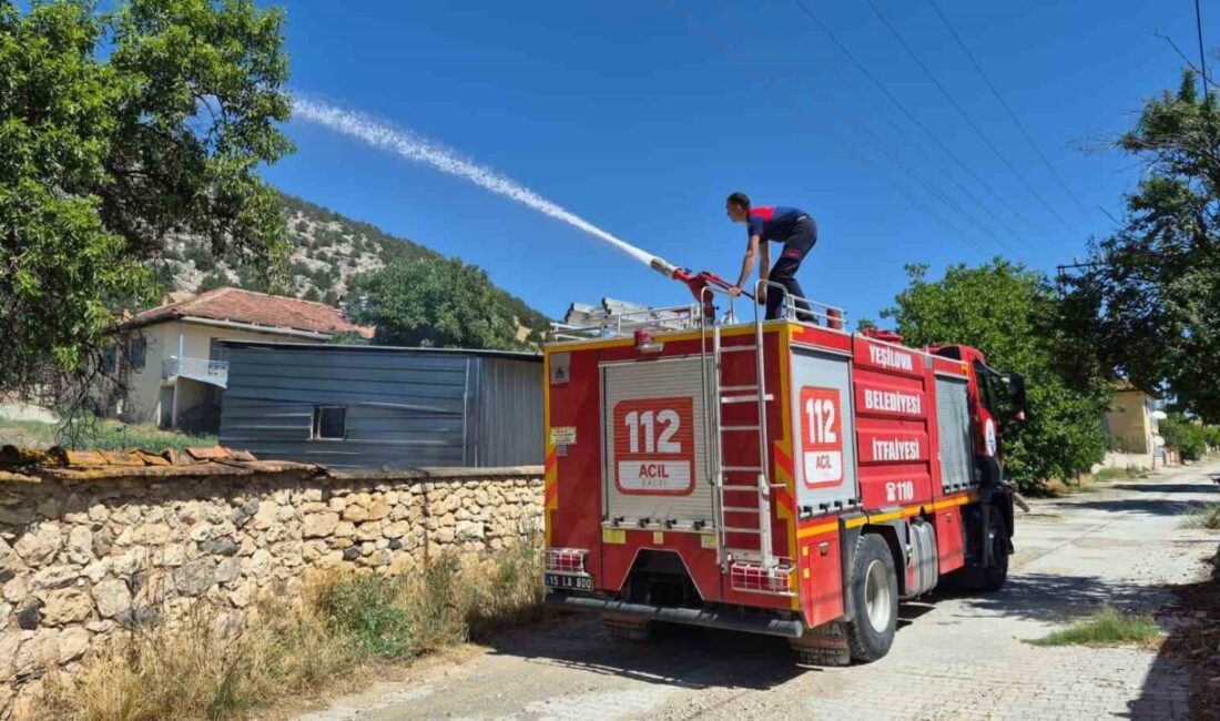 Yeşilova ilçesine bağlı Çaltepe köyünde, bir evin bahçesinde çıkan ot
