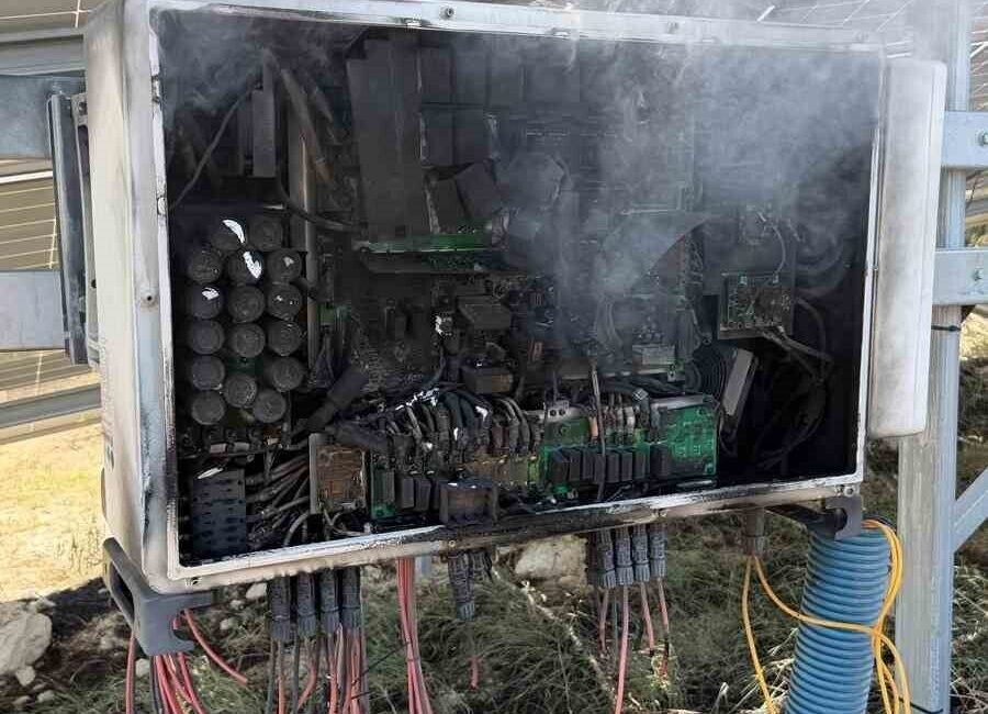 Burdur’daki bir güneş enerji santralinin bulunduğu alanında meydana gelen trafoda