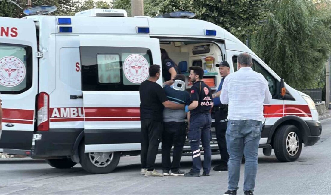 Burdur’da meydana gelen trafik kazasında, hafif ticari araç ile motosikletin