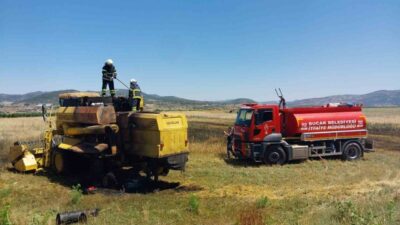 Bucak ilçesine bağlı Burdur’da bir biçerdöverin seyir halindeyken alev alması