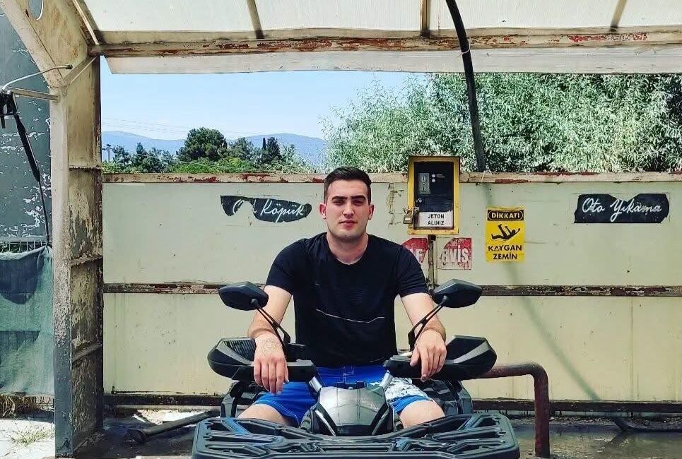 Burdur’da 26 yaşındaki bir genç, evinde yakınları tarafından hayatının kaybettiği