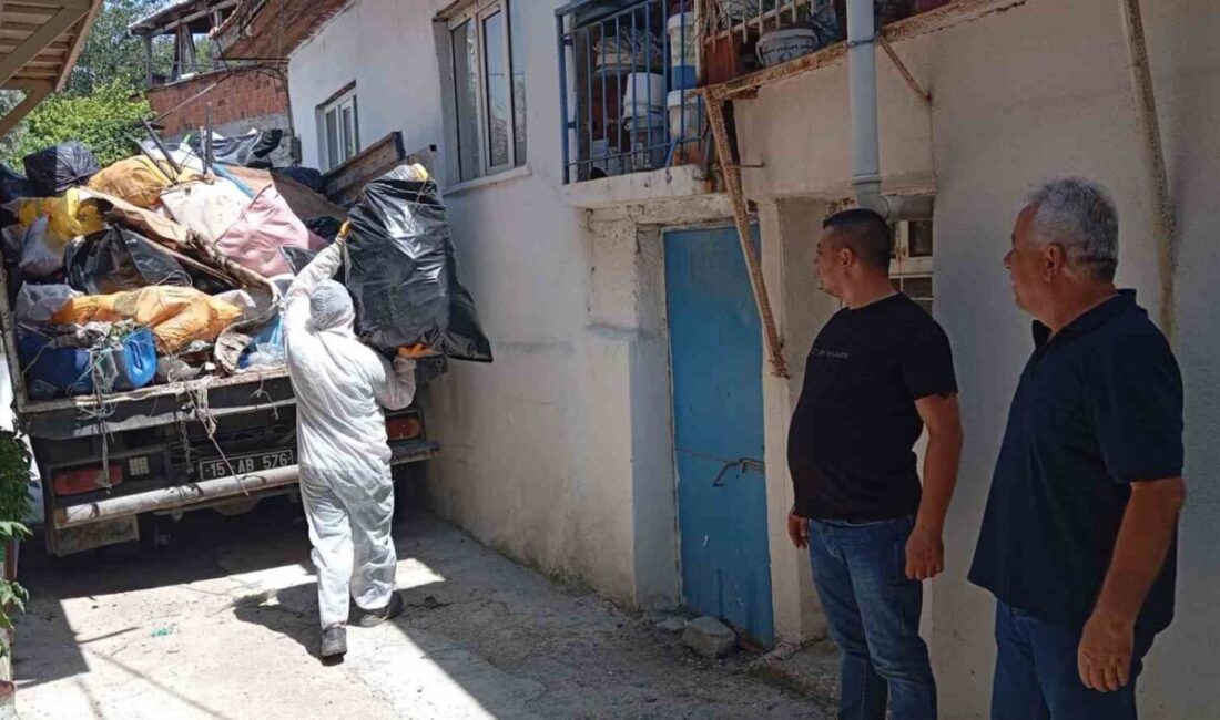 Burdur’da, Akın Mahallesi’nde bulunan bir müstakil evden yayılan kötü koku
