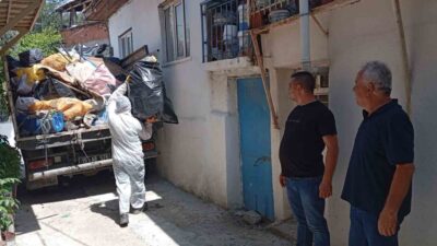 Burdur’da, Akın Mahallesi’nde bulunan bir müstakil evden yayılan kötü koku