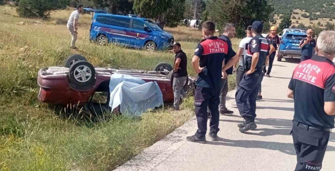 Burdur’da meydana gelen trafik kazasında bir otomobilin şarampole devrilmesi sonucunda
