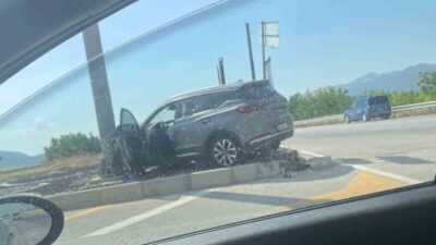 Burdur’da meydana gelen trafik kazasında 2 aracın çarpışması sonucu 4