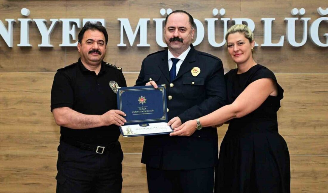 Bursa İl Emniyet Müdürlüğü personelinin yeni rütbeleri törenle takıldı. İl