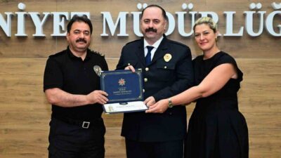 Bursa İl Emniyet Müdürlüğü personelinin yeni rütbeleri törenle takıldı. İl