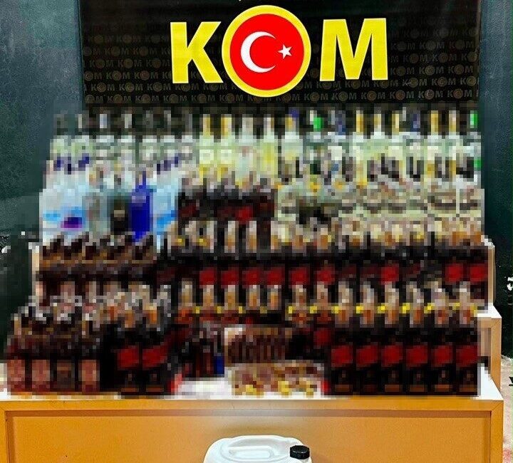 Bursa’da gerçekleştirilen bir operasyonda 297 şişe sahte alkollü içki ile