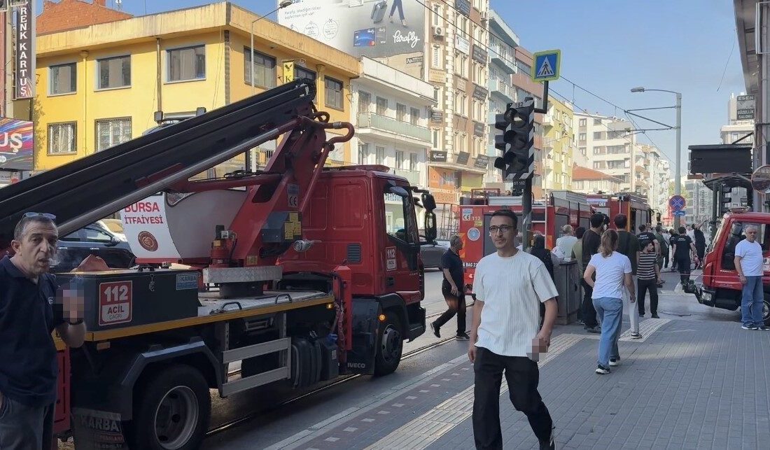 Bursa’nın Osmangazi ilçesinde bir iş yerinin bacasında çıkan yangın korkuya