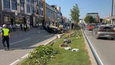 Bursa’nın İnegöl ilçesinde meydana gelen trafik kazasında, bir otomobilin kontrolünden