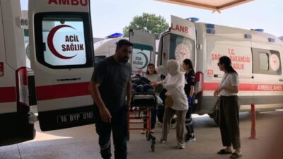İnegöl ilçesindeki bir trafik kazasında otomobil ile minibüs çarpıştı, sonucunda