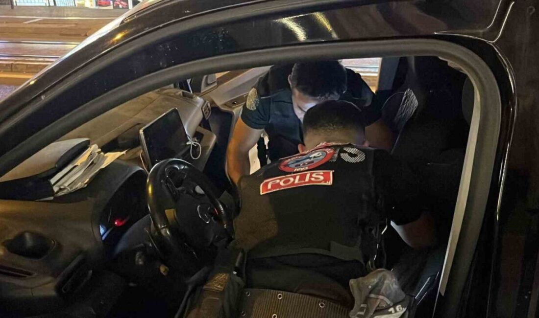Bursa’da polis ekipleri tarafından gerçekleştirilen asayiş uygulamasında 15 aranan kişi