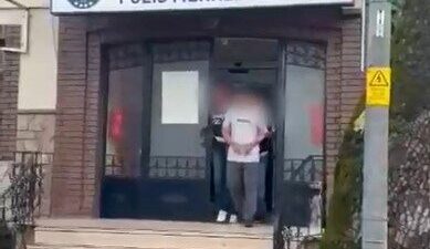 Bursa’da polis ekipleri, aranan şahısların yakalanması amacıyla gerçekleştirdiği operasyonlar sonucunda,