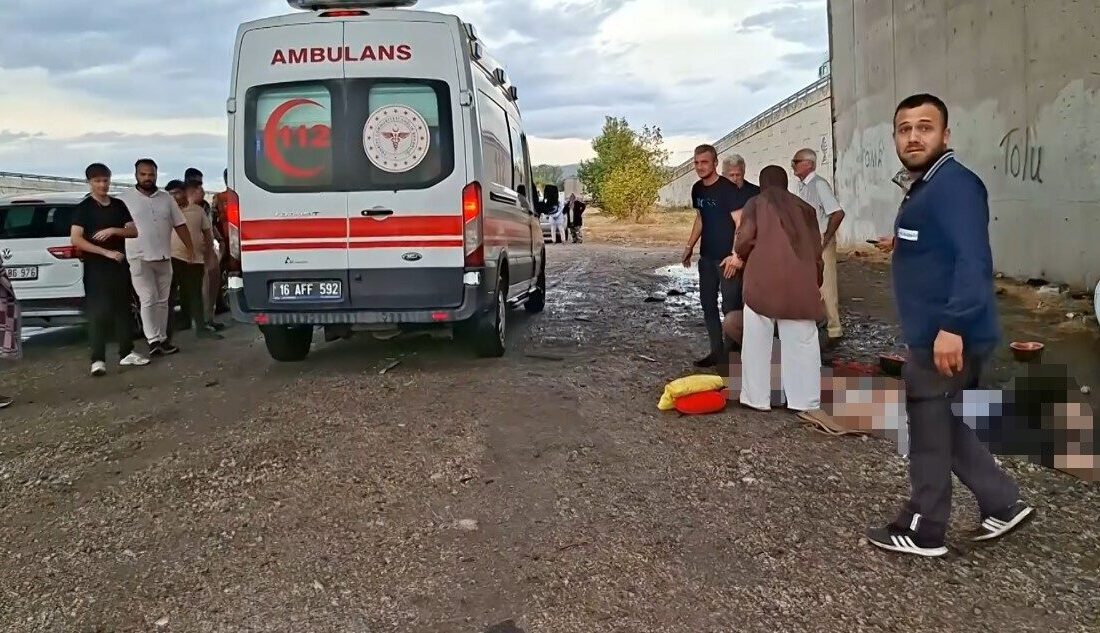 Nilüfer ilçesinde meydana gelen trafik kazasında aracın köprü duvarına çarpması