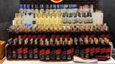 Bursa’da emniyet güçleri tarafından düzenlenen operasyonda yüzlerce şişe sahte içki