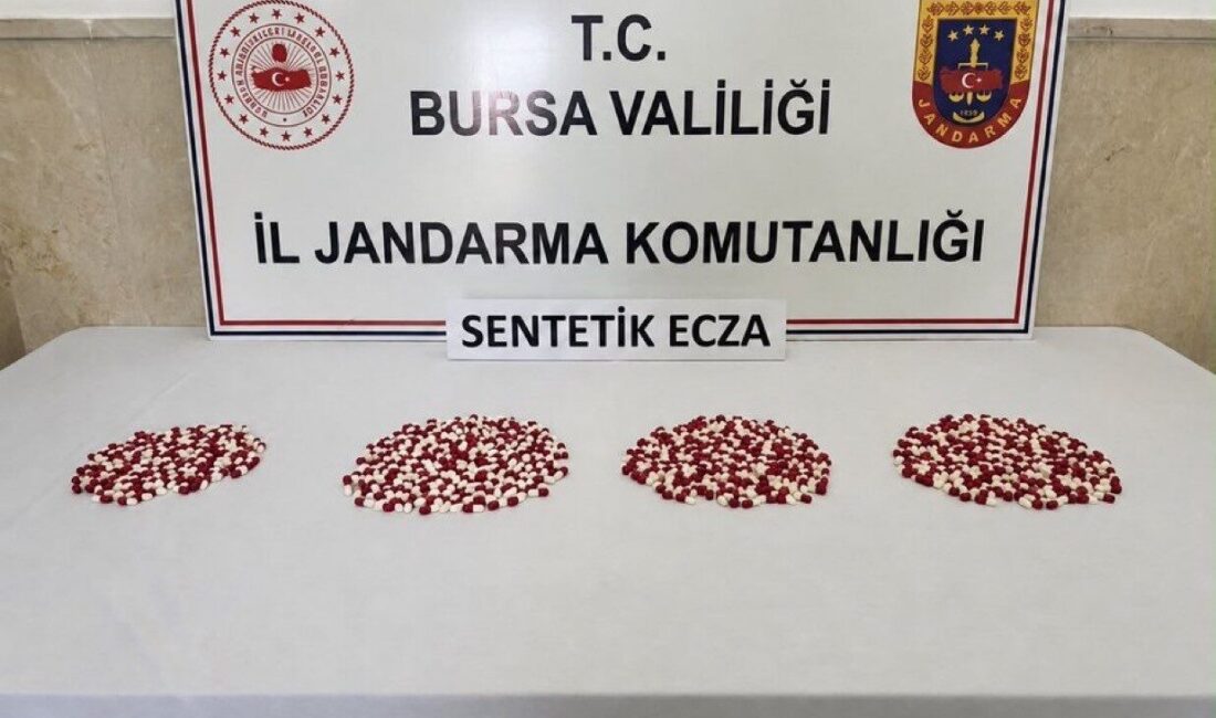 Bursa’da jandarma ekipleri tarafından gerçekleştirilen uyuşturucu operasyonunda bin 98 adet