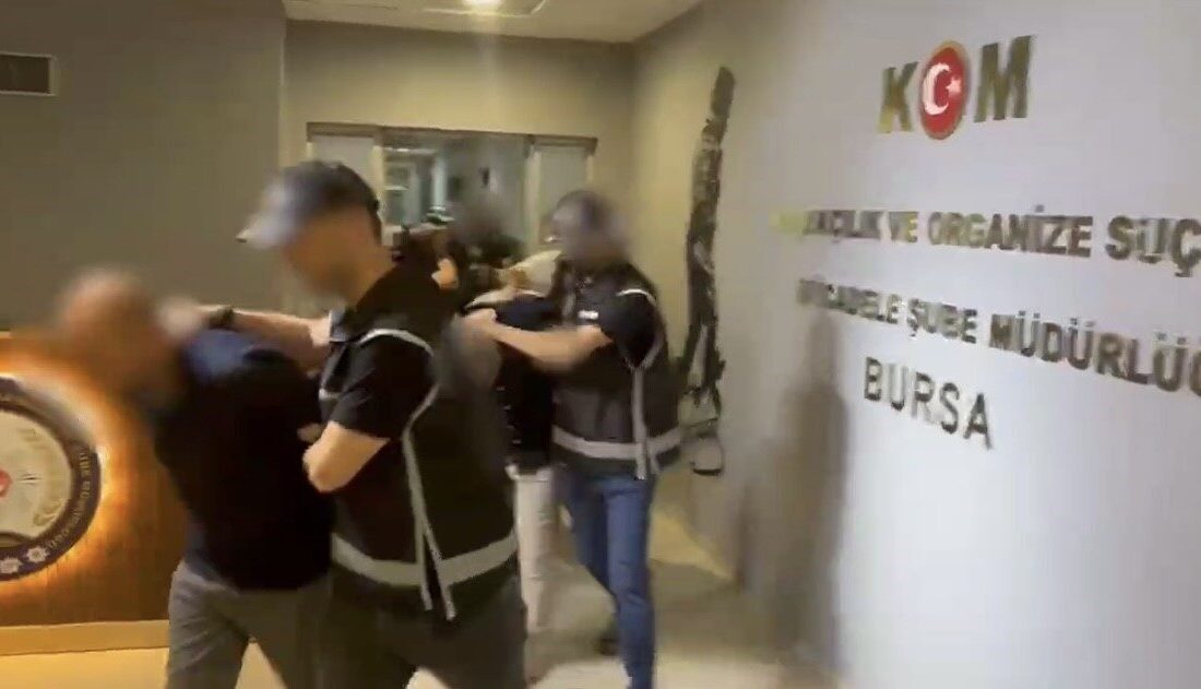 Bursa’nın İznik ilçesinde, tefecilik yaptığı tespit edilen şahıslara yönelik gerçekleştirilen
