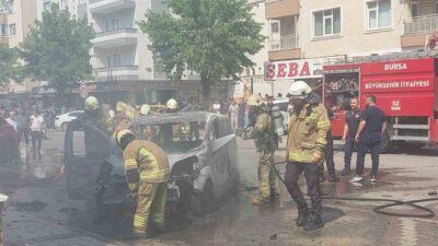 Bursa’nın İnegöl ilçesinde park halindeyken çakmak yüklü hafif ticari araçta