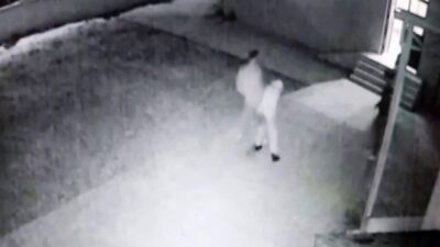 Kocaeli’nin İzmit ilçesindeki bir camide, genç bir çiftin uygunsuz davranışlar