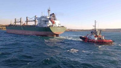 Çanakkale Boğazı’nda bir makine arızası sebebiyle dökme yük gemisi karaya