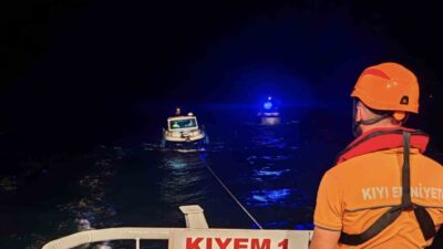 Çanakkale Boğazı’nda, Kilitbahir önlerinde 8 buçuk metre uzunluğundaki bir tekne,
