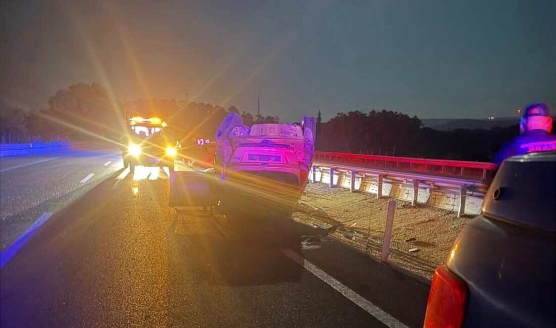 Ezine ilçesinde meydana gelen trafik kazasında bir müzisyen can verdi.