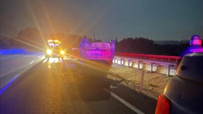 Ezine ilçesinde meydana gelen trafik kazasında bir müzisyen can verdi.