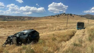 Çermik ilçesinde yaşanan trafik kazasında, bir yolcu otobüsü ile bir