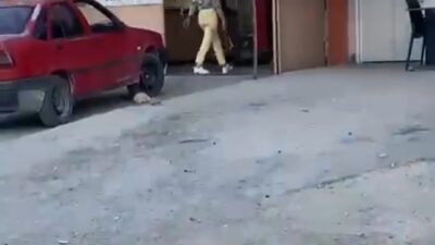 Afyonkarahisar’da bir genç kadın, sevgilisine kızarak çekiçle sevgilisinin aracına ve