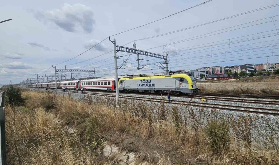 Edirne’dan İstanbul’a gitmekte olan bir yolcu treni, Tekirdağ’ın Çerkezköy ilçesinde