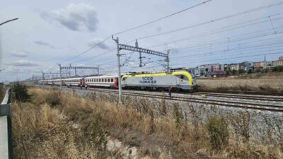 Edirne’dan İstanbul’a gitmekte olan bir yolcu treni, Tekirdağ’ın Çerkezköy ilçesinde
