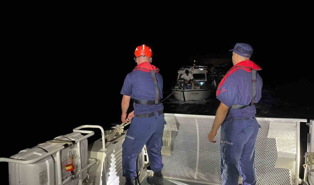 İzmir’in Çeşme ilçesi açıklarında, motor arızası yaşayan özel bir teknenin