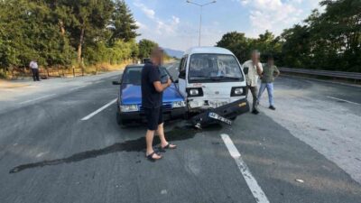 Safranbolu ilçesinde meydana gelen maddi hasarlı kazada, bir otomobil ile