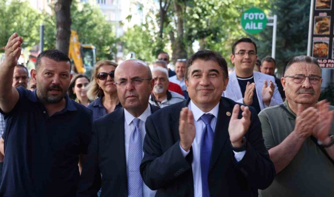 Kırşehir Belediye Başkanı Selahattin Ekicioğlu, beraberinde belediye meclis üyeleriyle birlikte