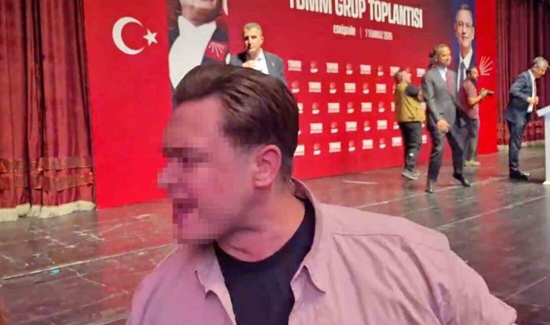 CHP Meclis Grup Başkanı Özgür Özel’in Eskişehir’deki grup toplantısı sırasında,