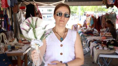 Kırşehir’de, düğünlerde gelin arabası süslemelerinde papyon tasarımının popüler hale gelmesiyle