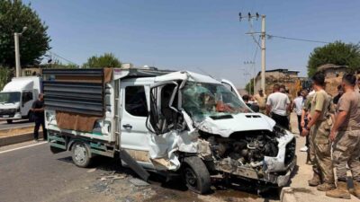 Şırnak’ın Cizre ilçesinde meydana gelen trafik kazasında, bir kamyonet ile