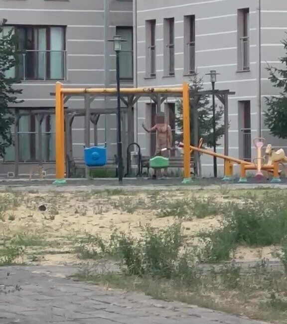 Kocaeli’nin Gölcük ilçesinde, bir çocuk parkında bıçak taşıyan bir şahıs