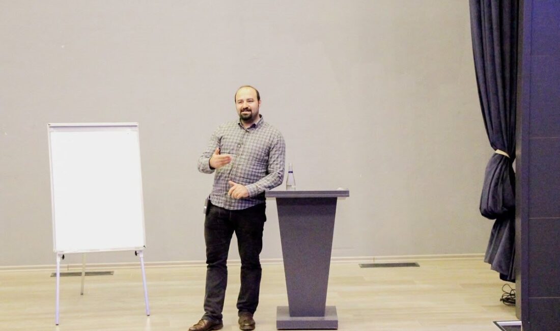 Çanakkale Onsekiz Mart Üniversitesi (ÇOMÜ) öğretim görevlisi Olkan Senemoğlu (40),