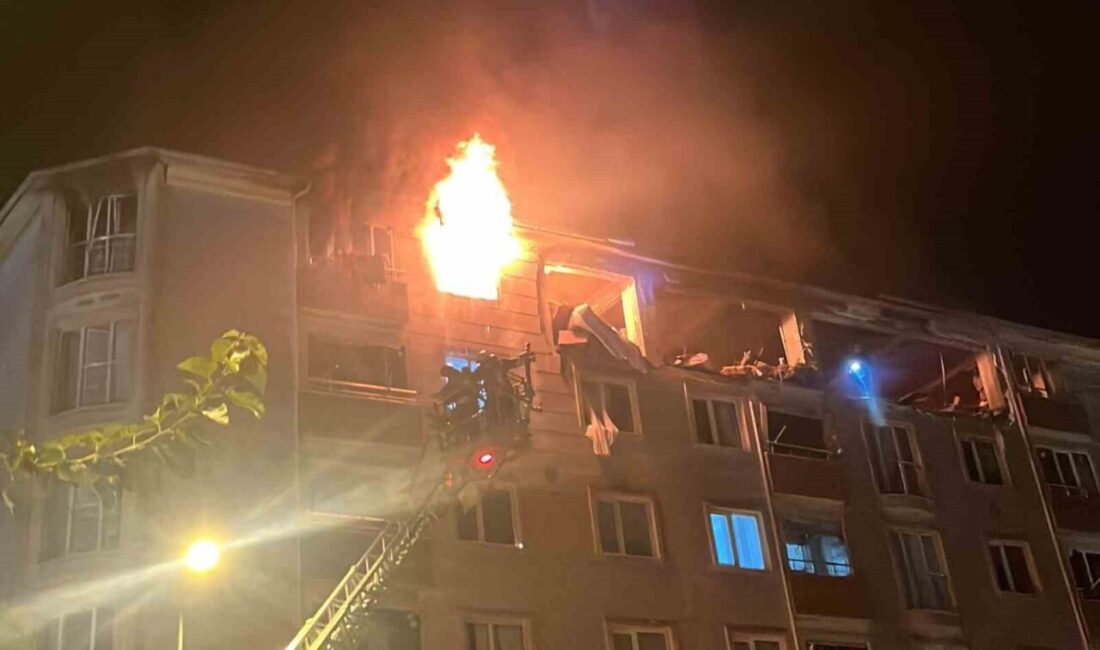 Çorlu ilçesindeki bir apartmanın en üst katında meydana gelen ve