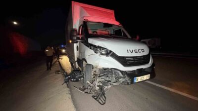 Çorum’da bir motosiklet sürücüsü, iddiaya göre kamyonetle ters yönde seyreden