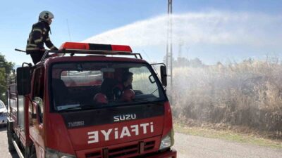 Çorum’da Bahçelievler Çamlık Caddesi üzerindeki otluk alanda çıkan yangın, itfaiye