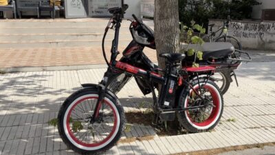 Çorum’da bir otomobil, geri geri manevra yaparken bir elektrikli bisiklete