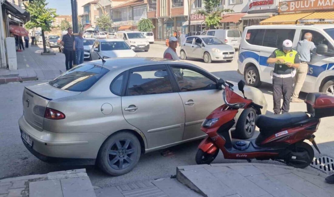Çorum’un Alaca ilçesinde meydana gelen trafik kazasında, bir otomobil ile