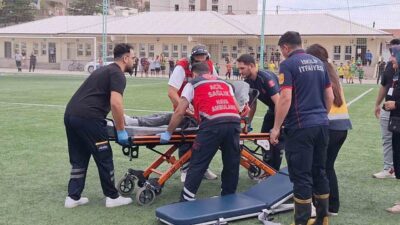Çorum’un İskilip ilçesinde yaşanan olayda, eli kapıya sıkışan ve parmağı