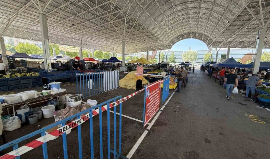 Çorum Belediyesi Zabıta Müdürlüğü ekipleri, semt pazarlarında “seç-al” kuralının ihlal