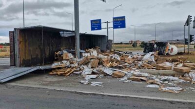 Alaca ilçesinde meydana gelen trafik kazasında tanker ile tır çarpıştı,