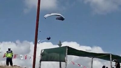 Çorum’un Oğuzlar ilçesinde düzenlenen yamaç paraşütü şenliklerinde hayatını kaybeden bir
