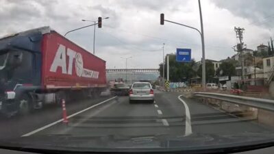 Pamukova ilçesinde meydana gelen trafik kazasında, kontrolsüz bir şekilde D-650